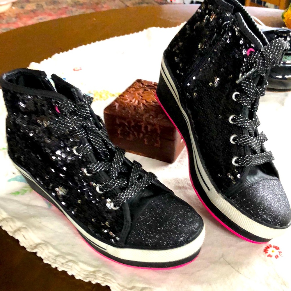 Enzo Black Sparkling Sequined Platform Sneakers. Size 5